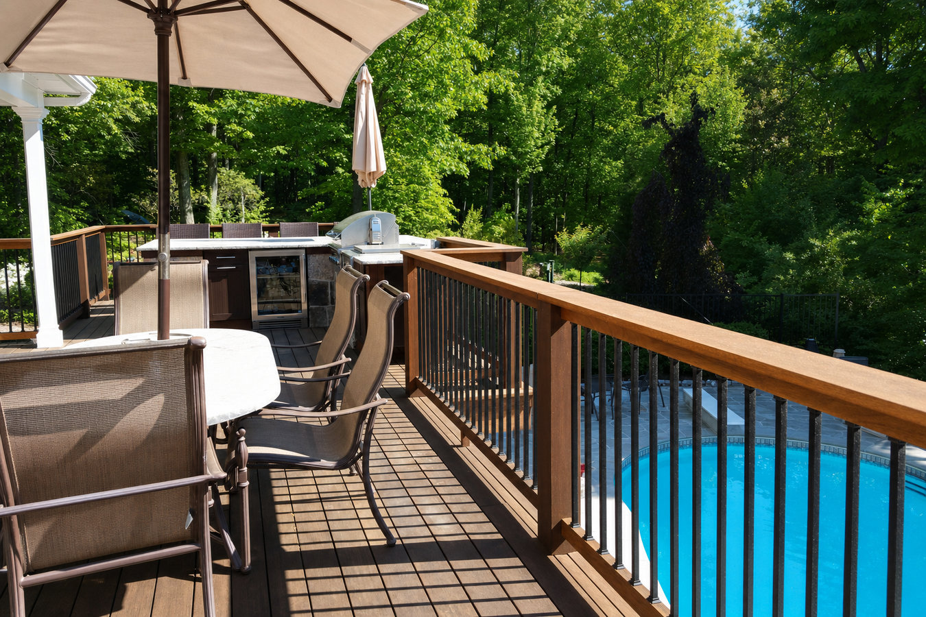 Custom deck and fence builder in Beaumont, TX